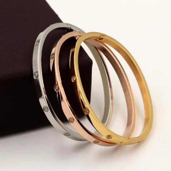 18K Gold Diamond Drill Love Inspired Bracelet Bangle - Picture 7 of 11